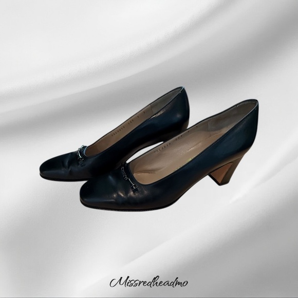 Salvatore Ferragamo Black Heels Timeless Design - Picture 3 of 7